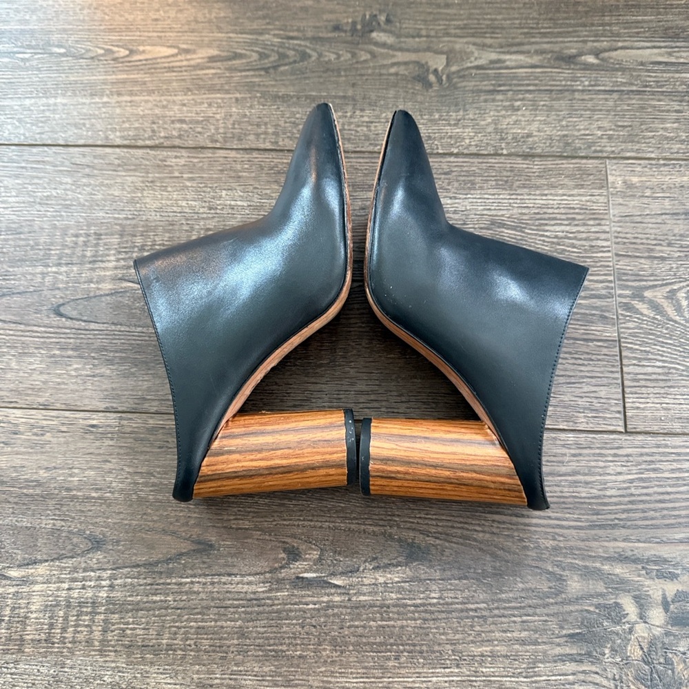 BCBG MaxAzria Antonia Black Leather Pointed-Toe Mule with Wood Block Heel
6.5 - Picture 6 of 11